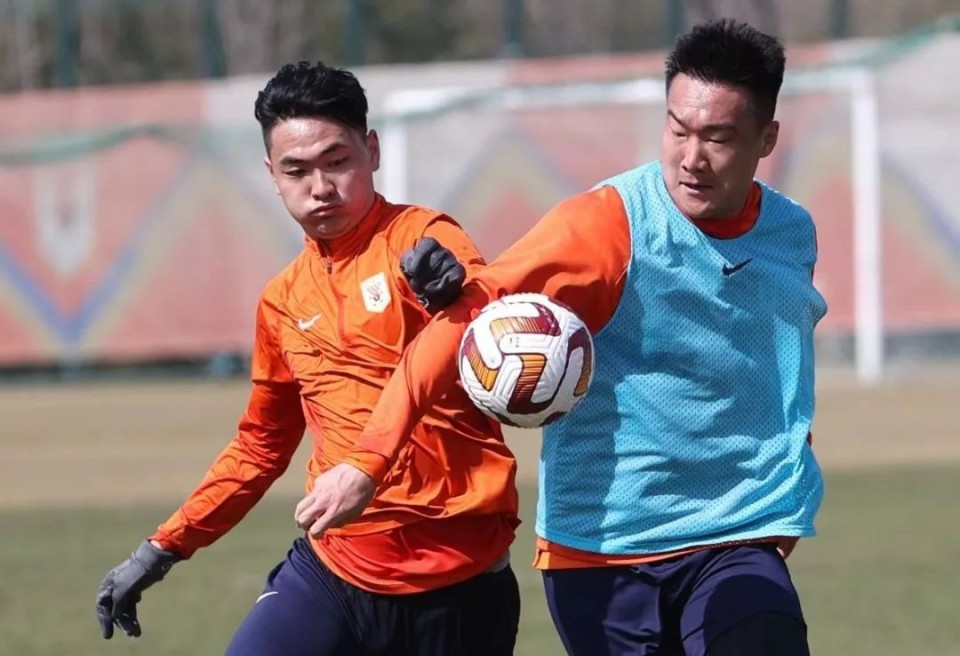 九游网页版登录入口-九游(中国)-九游(中国)九游网页-包含排球半决赛上演强强对话,姑苏霹雳队读秒扳平江南天虎队,团队配合流畅;防守强度拉满的词条
