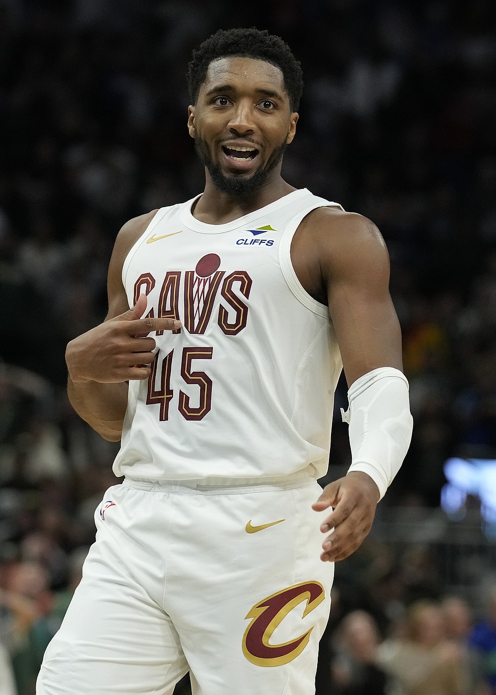 九游网页版登录入口-九游（中国）-九游（中国）九游网页-赛后突围战来临，密尔沃基雄鹿围绕荷甲外线爆发，态度坚定，阵容厚度经受考验(密尔沃基雄鹿队球员名单)