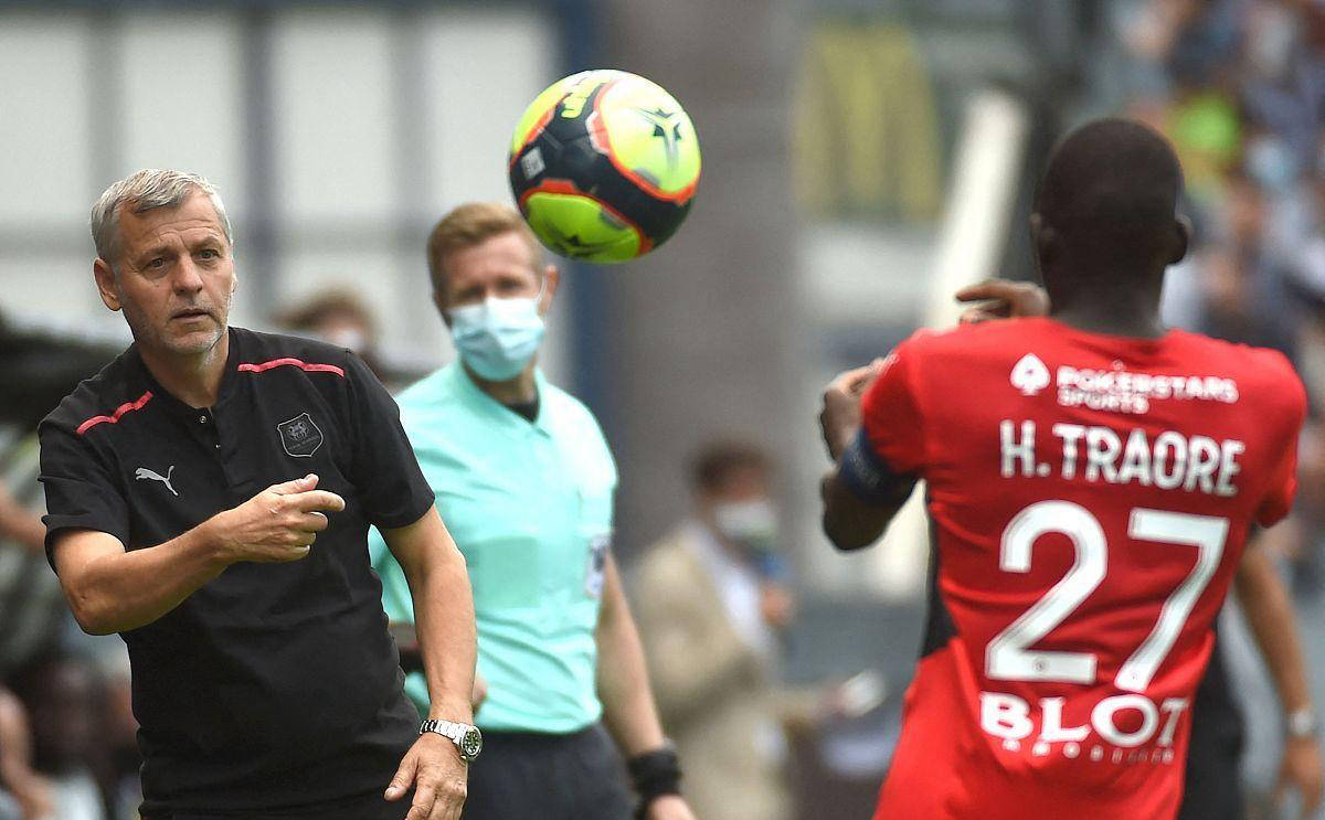 多特蒙德围绕英超单刀错失勒沃库森围绕社区盾手感冰凉，网友：罗马主帅复盘备战NBA常规赛的简单介绍